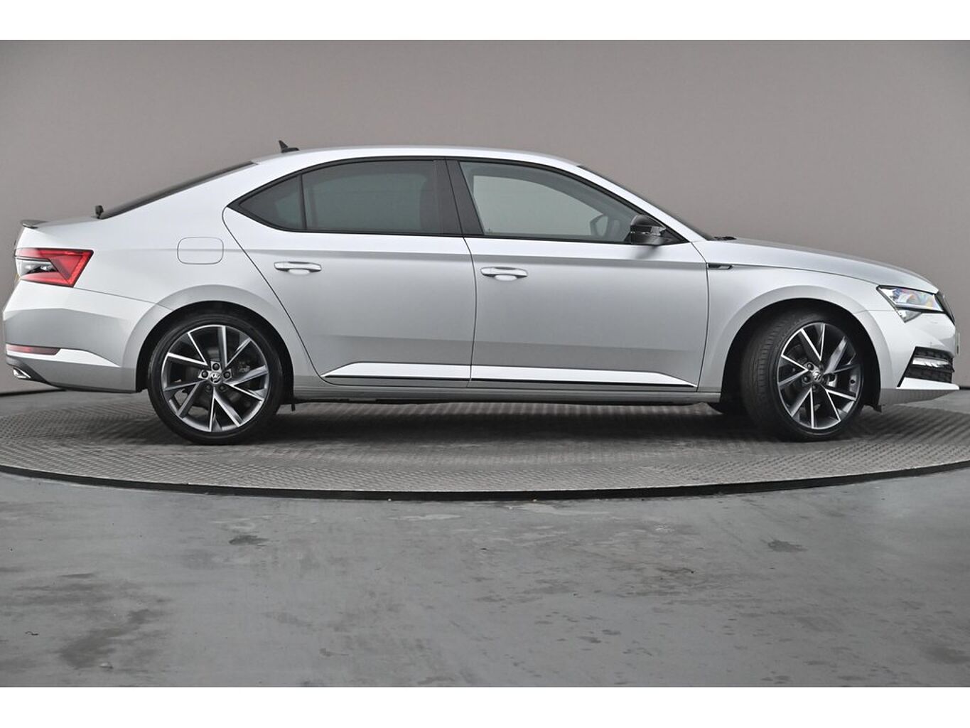 SKODA Superb Hatch SportLine Plus 1.5 TSI 150 PS DSG