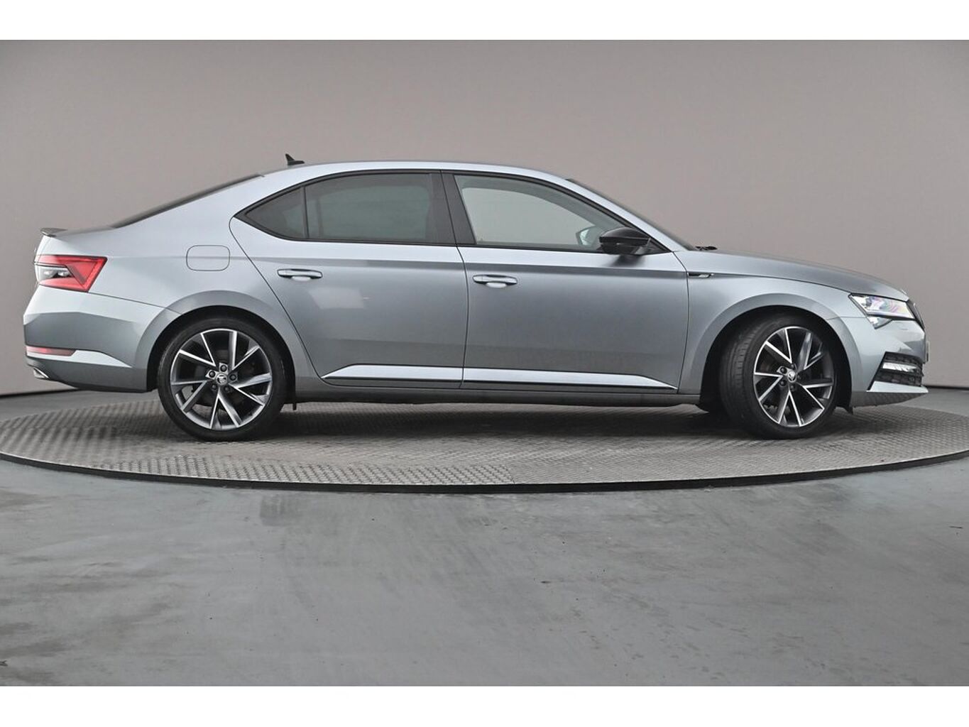 SKODA Superb Hatch Sportline Plus 1.5 TSI 150 PS DSG